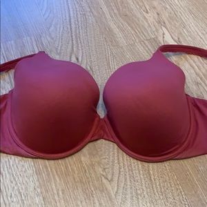 Red VICTORIA’S SECRET perfect coverage
34DDD